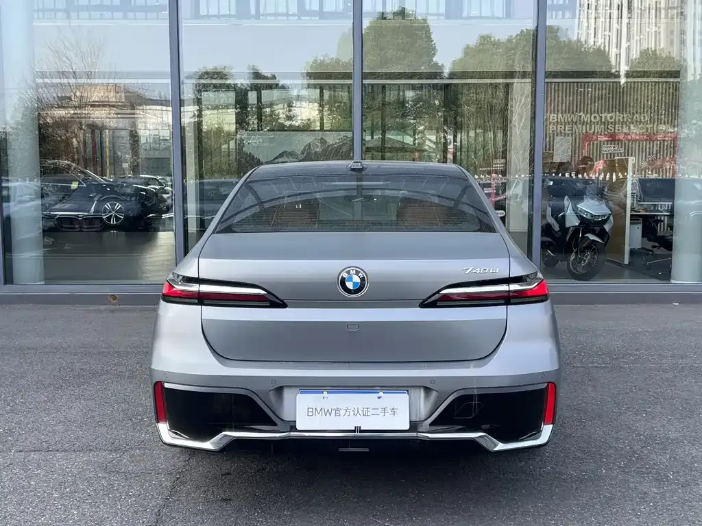 BMW 7 Series — фото 10