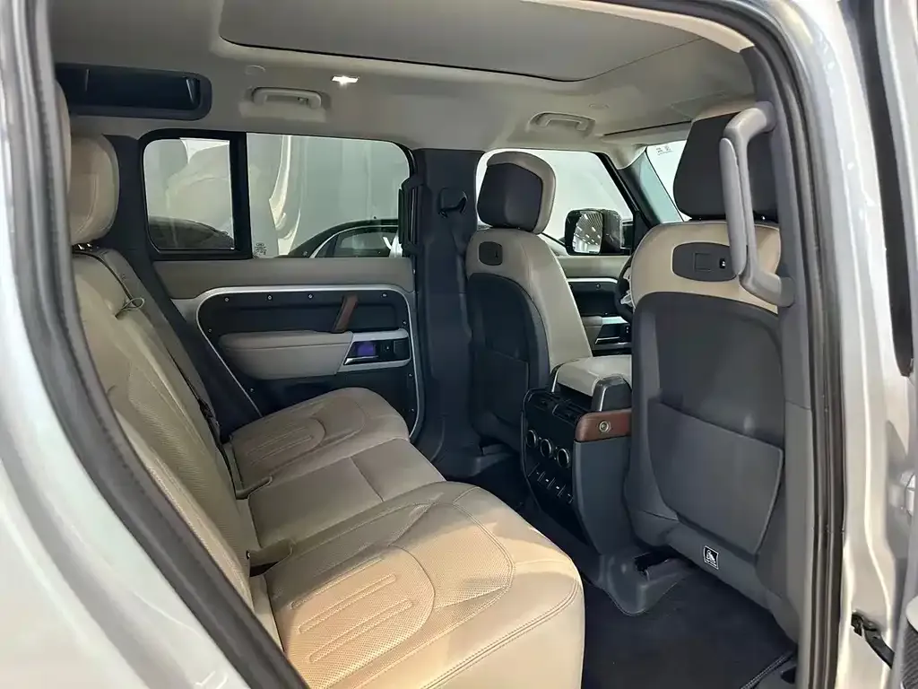 Land Rover Defender — фото 10
