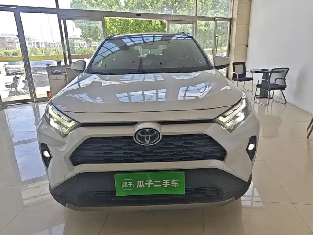 Toyota RAV4 — фото 8