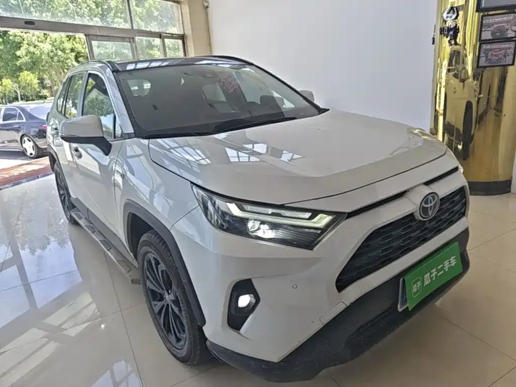 Toyota RAV4 — фото 9