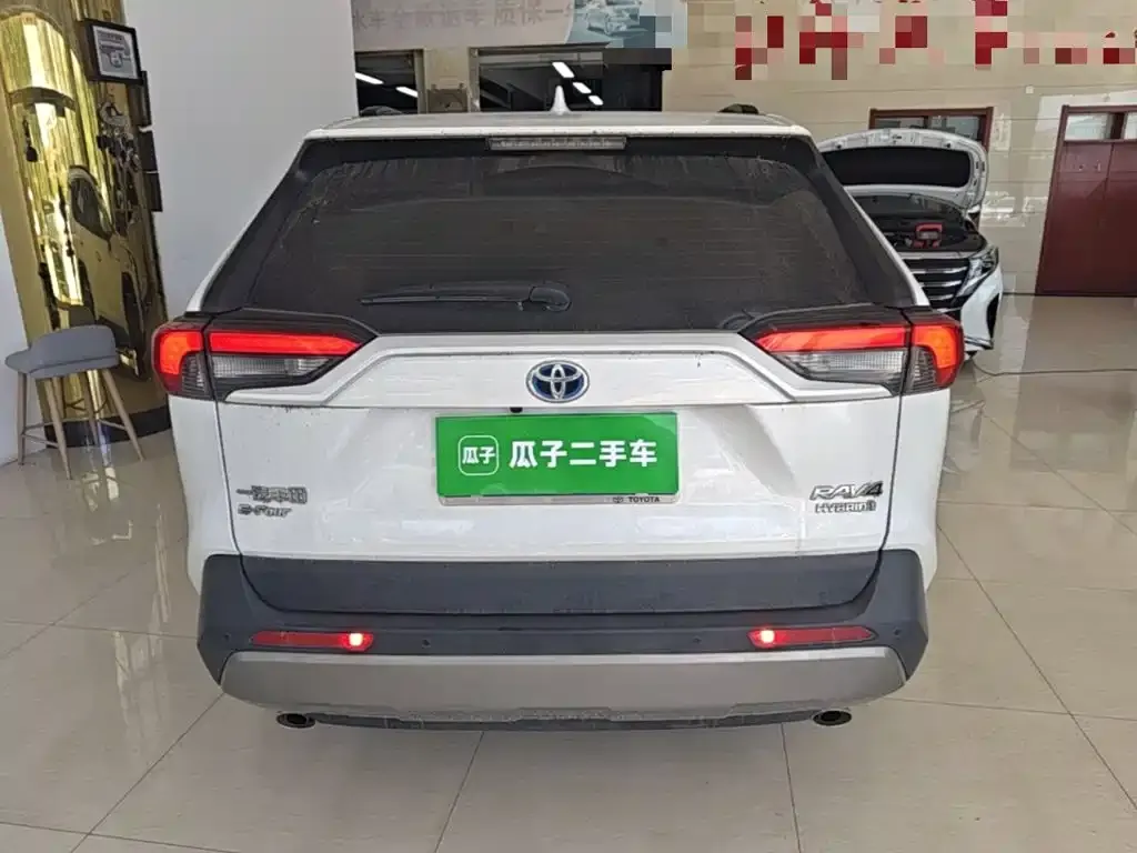 Toyota RAV4 — фото 10