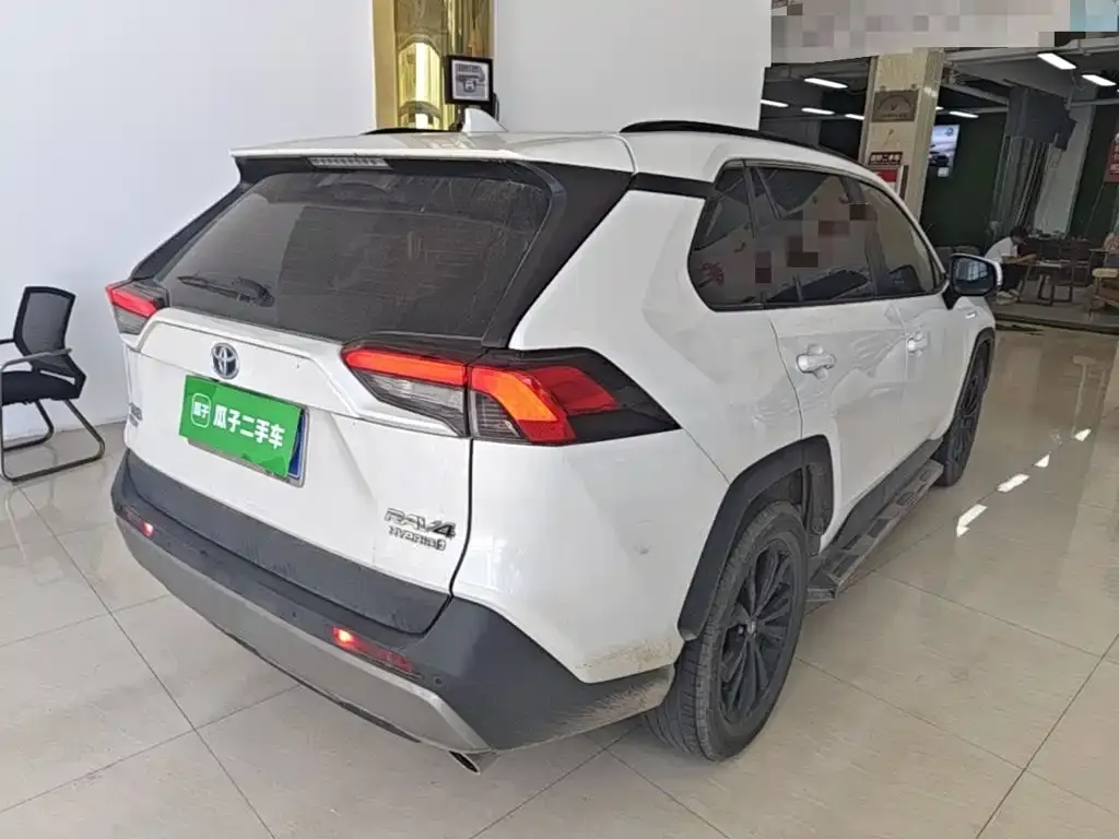 Toyota RAV4 — фото 6