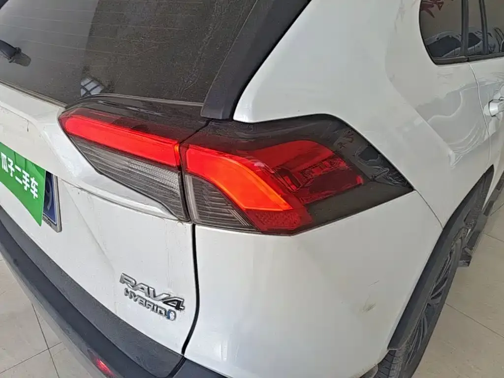 Toyota RAV4 — фото 3