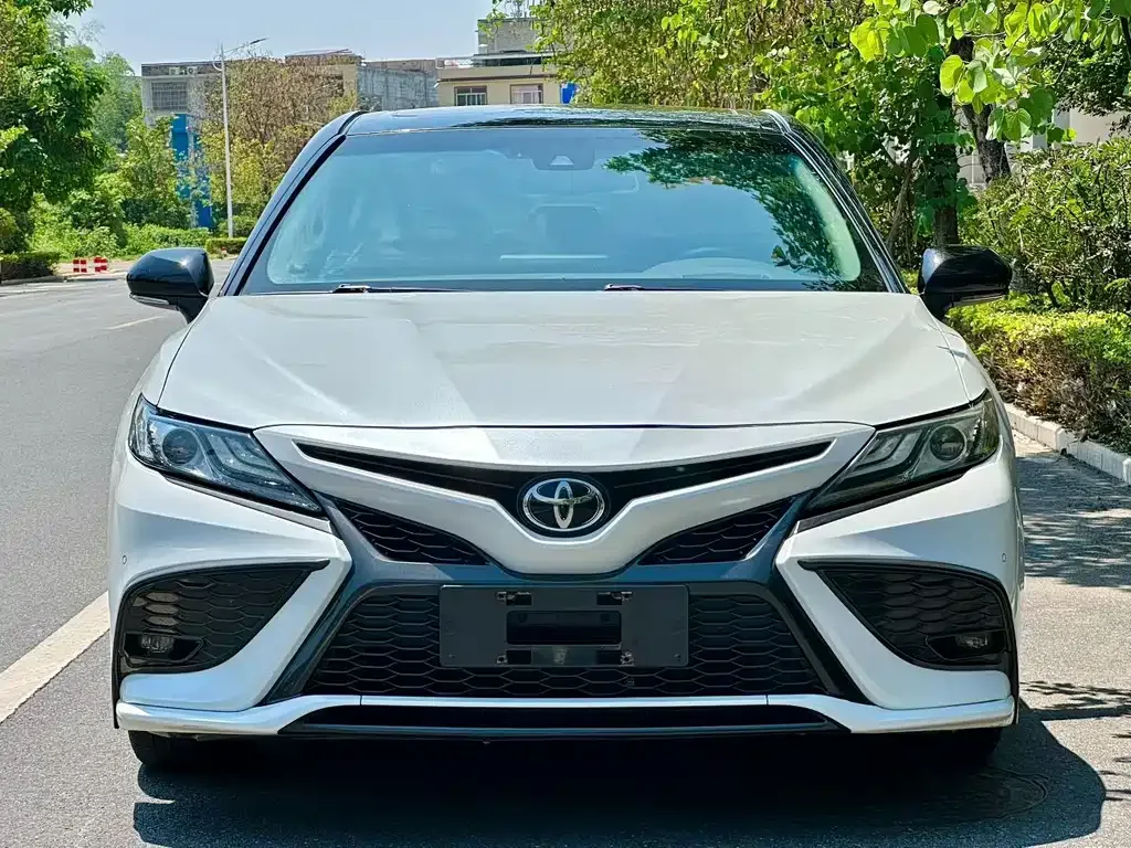 Toyota Camry — фото 6
