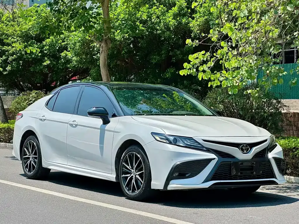 Toyota Camry — фото 7