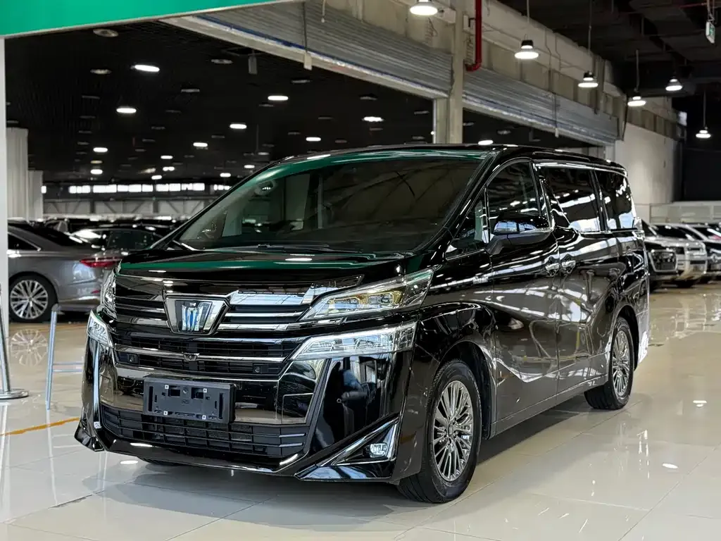Toyota Vellfire — фото 1