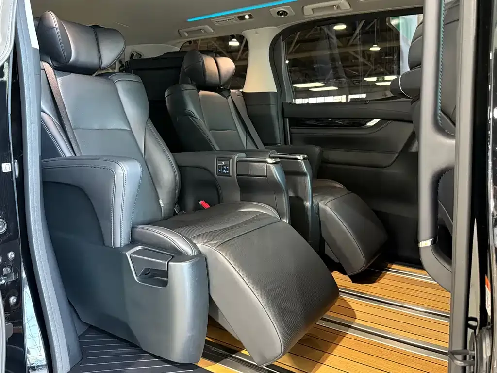 Toyota Vellfire — фото 9