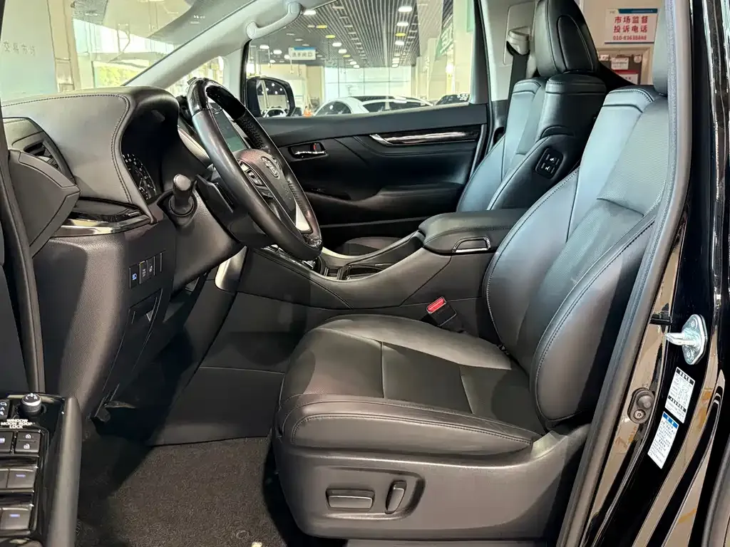 Toyota Vellfire — фото 7