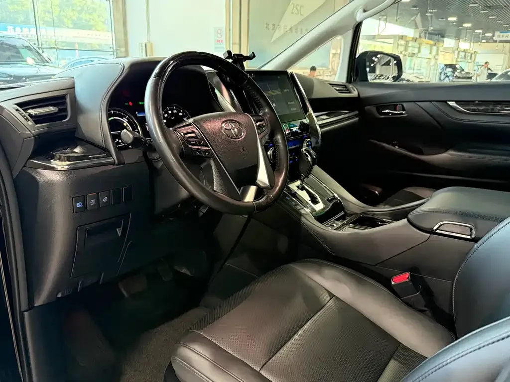 Toyota Vellfire — фото 6