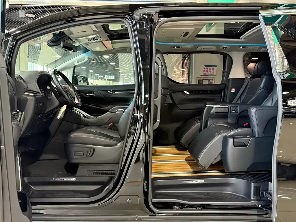 Toyota Vellfire — фото 10