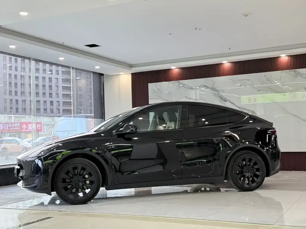 Tesla Model 3 — фото 10