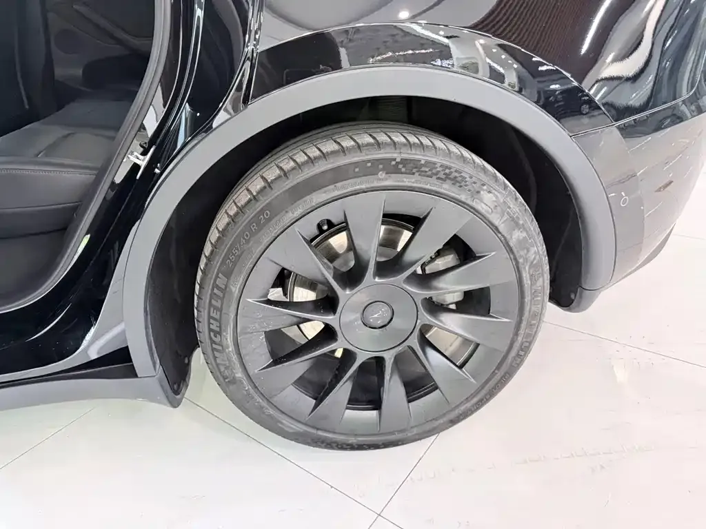 Tesla Model 3 — фото 6