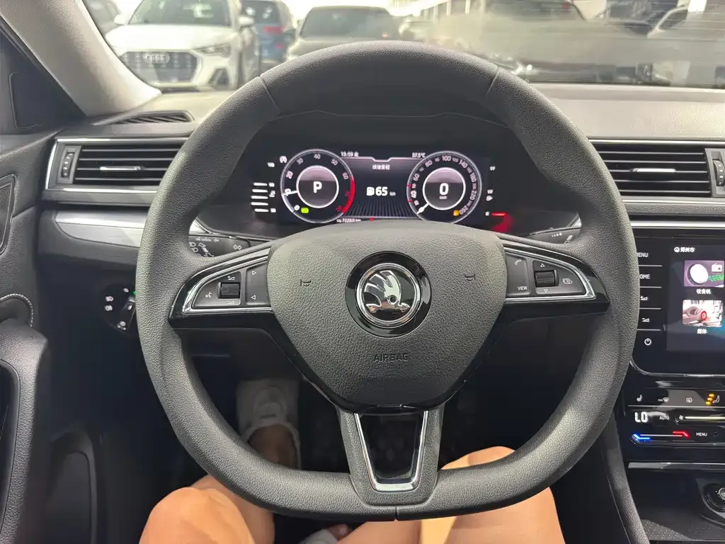 Skoda Superb — фото 9