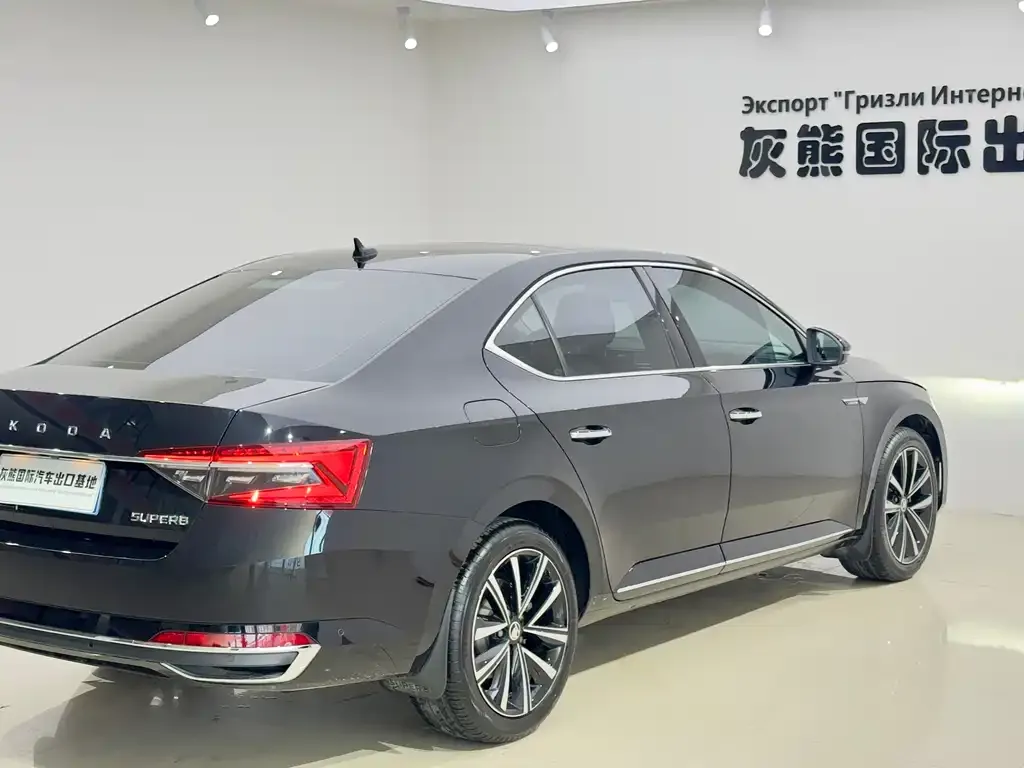 Skoda Superb — фото 5