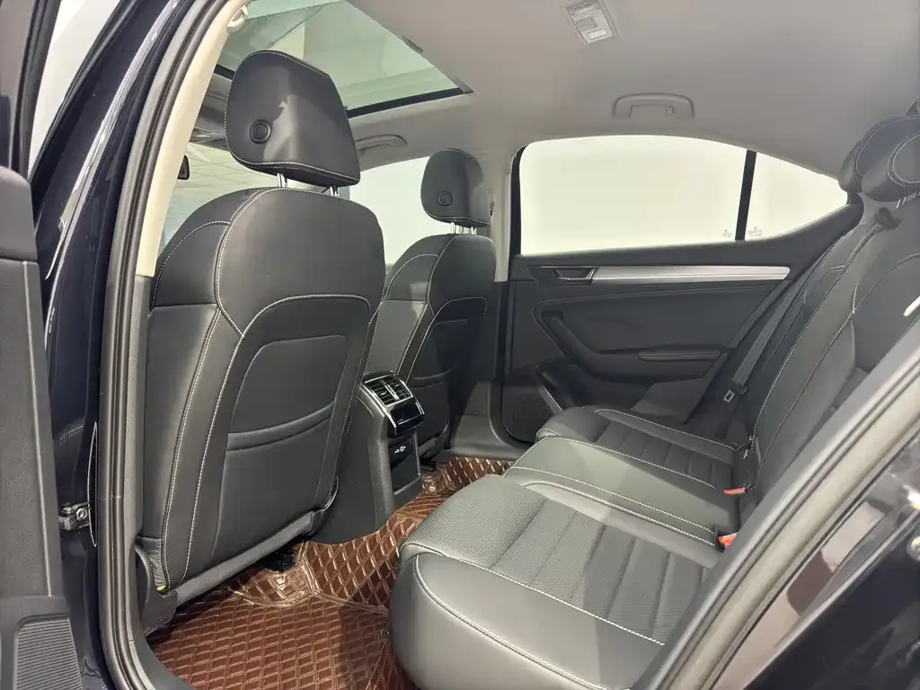 Skoda Superb — фото 6