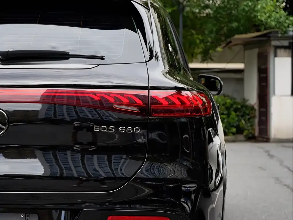 Mercedes-Benz EQS SUV — фото 4