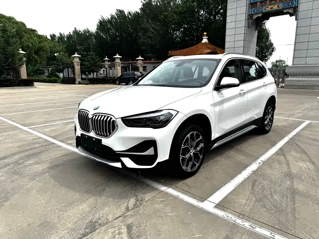 BMW X1 — фото 1