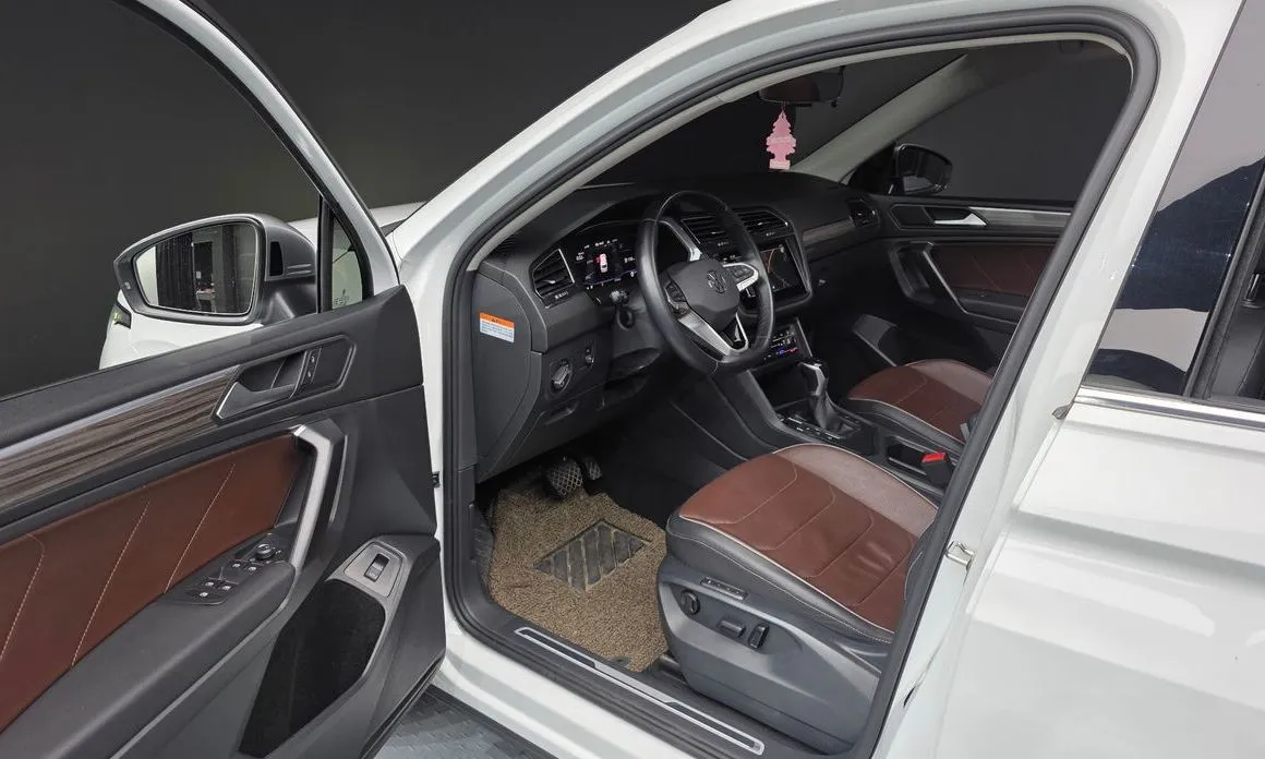 Volkswagen Tiguan — фото 8