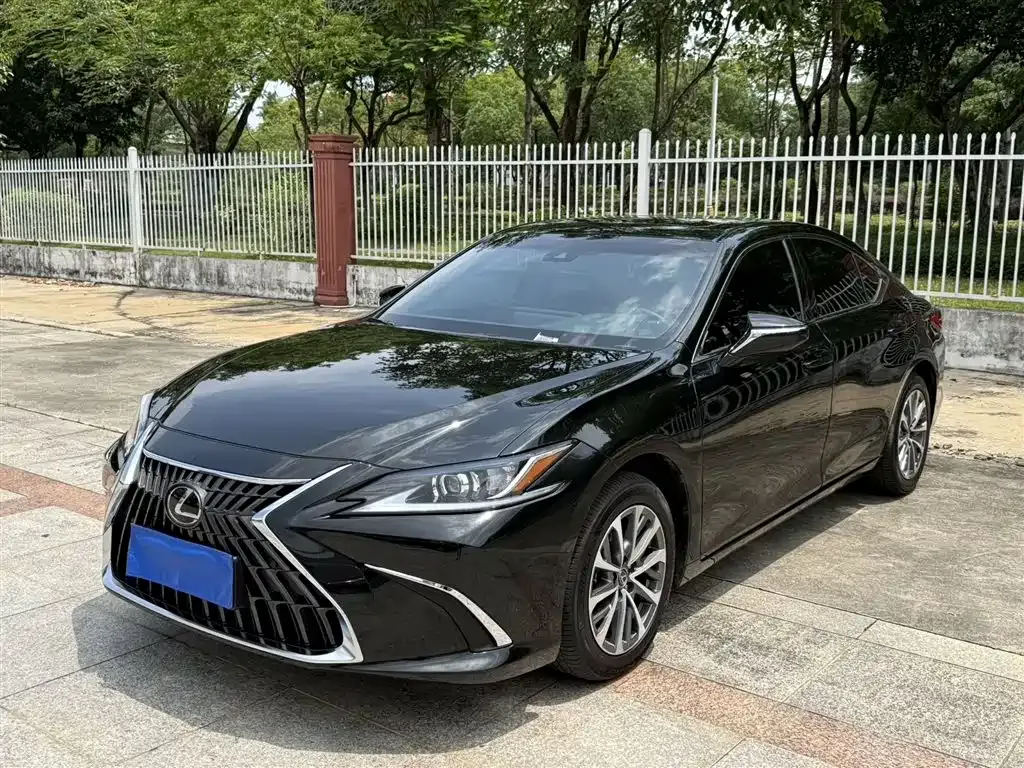 Lexus ES — фото 1