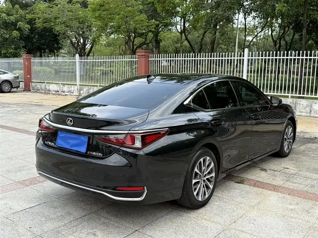 Lexus ES — фото 4