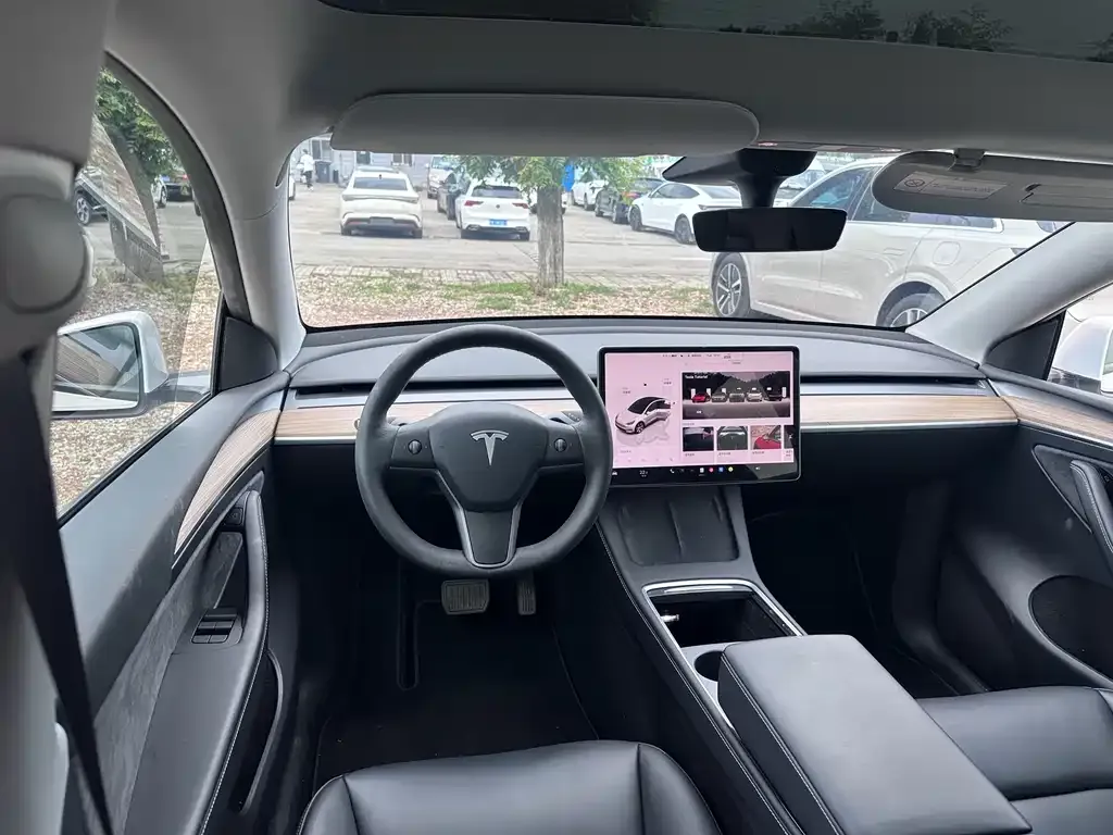 Tesla Model Y — фото 7