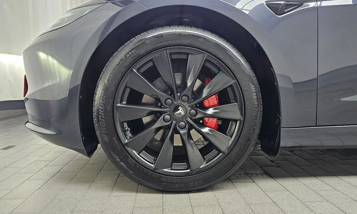 Tesla Model 3 — фото 10