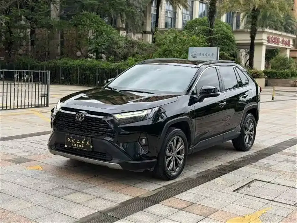 Toyota RAV4 — фото 1