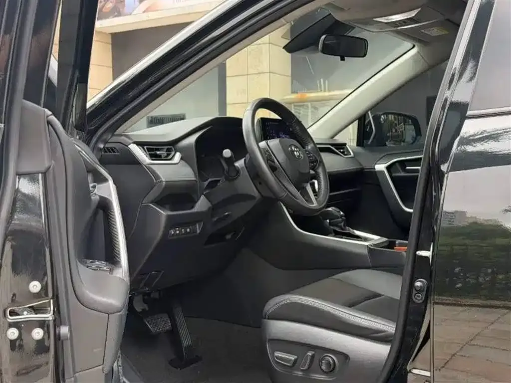 Toyota RAV4 — фото 3