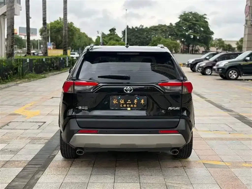 Toyota RAV4 — фото 8
