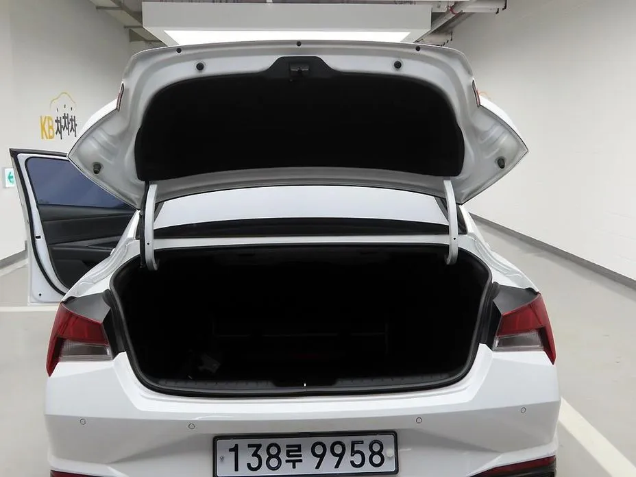 Hyundai AVANTE 2023 из KR, фото 3
