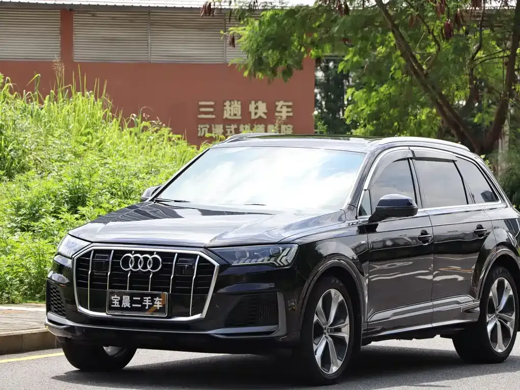 Audi Q7 — фото 1