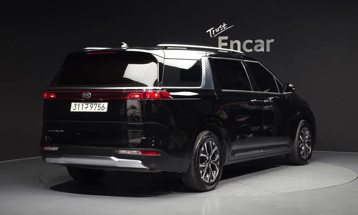 Kia Carnival — фото 4