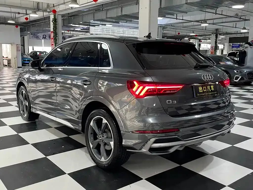Audi Q3 — фото 10