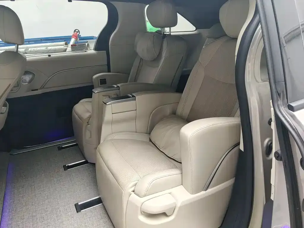 Toyota Sienna — фото 3