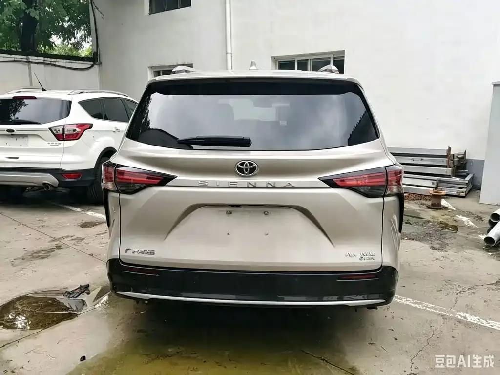 Toyota Sienna — фото 10