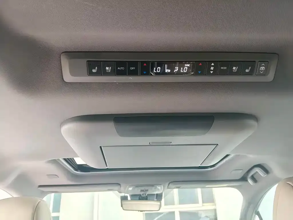 Toyota Sienna — фото 4