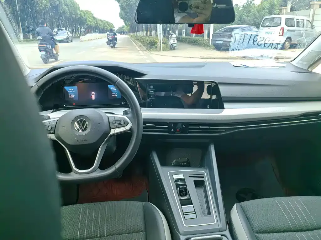 Volkswagen Golf 2022 из CN, фото 5