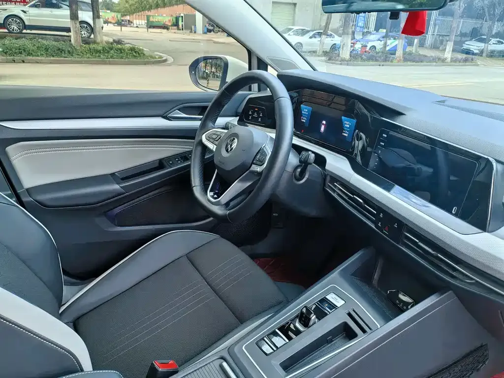 Volkswagen Golf 2022 из CN, фото 3