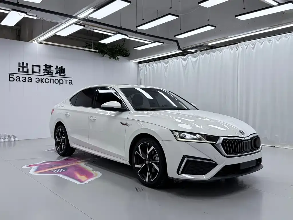 Skoda Octavia — фото 2