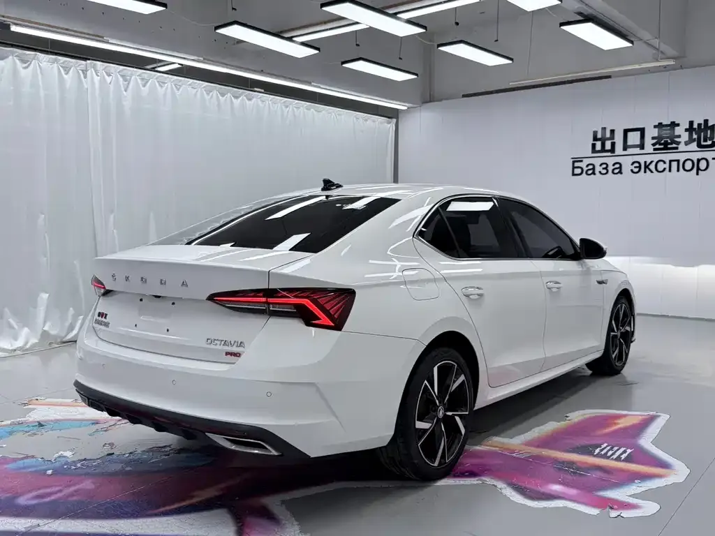 Skoda Octavia — фото 4