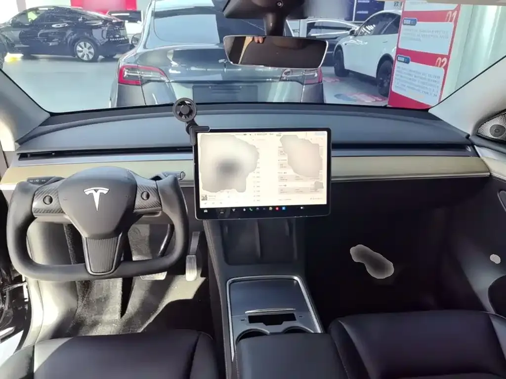 Tesla Model Y — фото 9