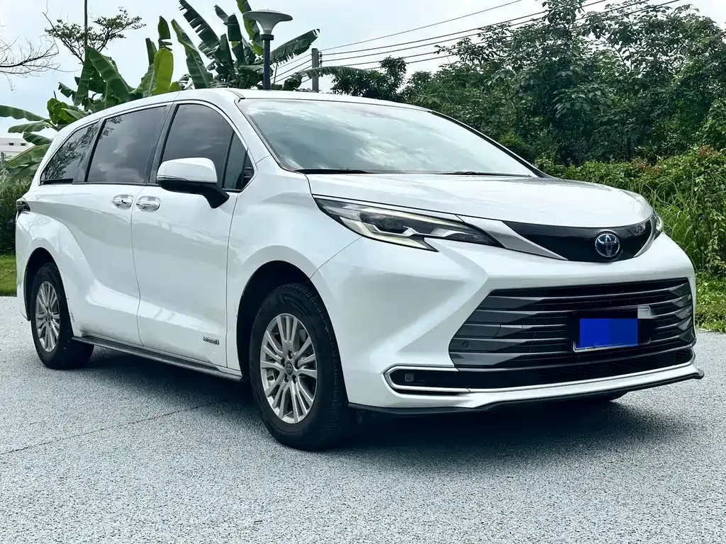 Toyota Sienna — фото 9