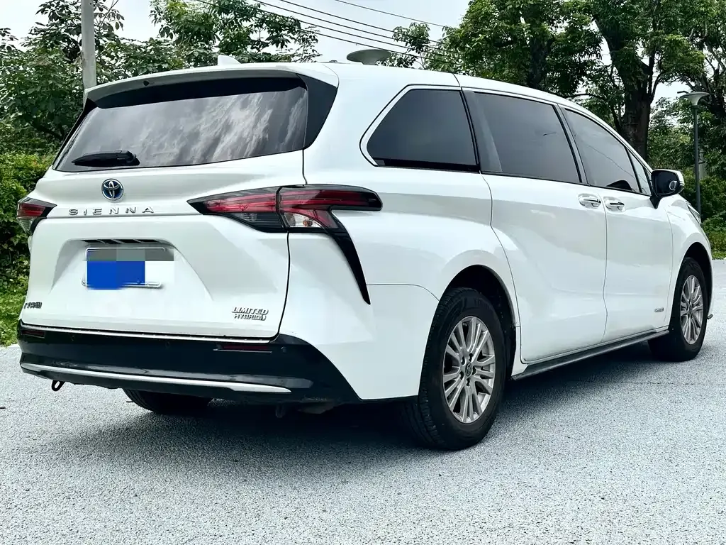 Toyota Sienna — фото 8