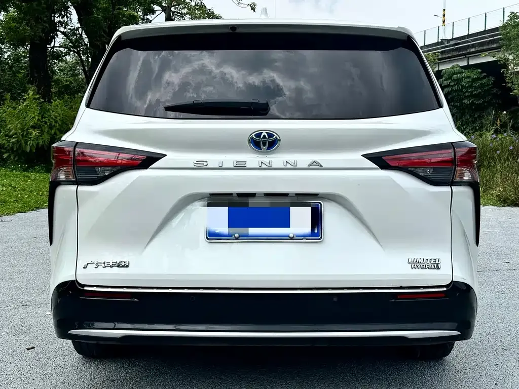 Toyota Sienna — фото 6