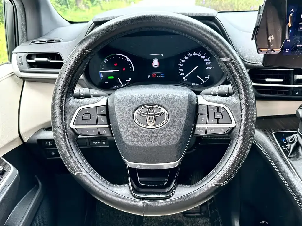 Toyota Sienna — фото 4