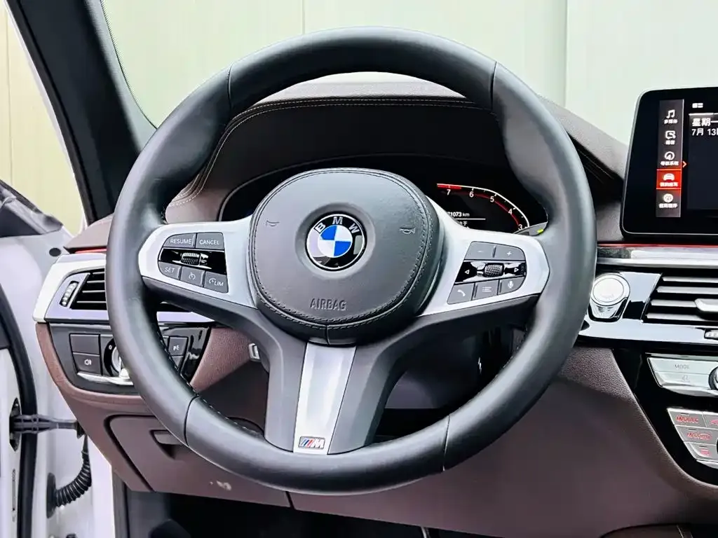BMW 5 Series — фото 10
