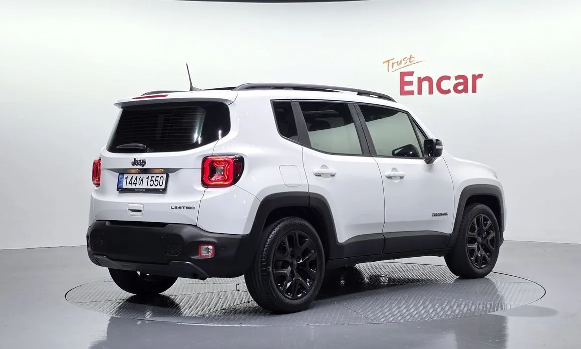 Jeep Renegade — фото 8