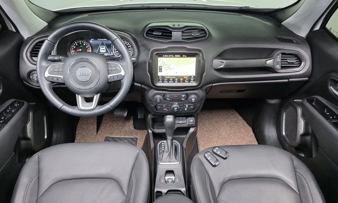 Jeep Renegade — фото 10
