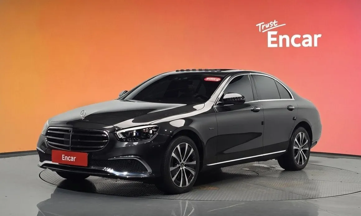 Mercedes-Benz E-Class — фото 1