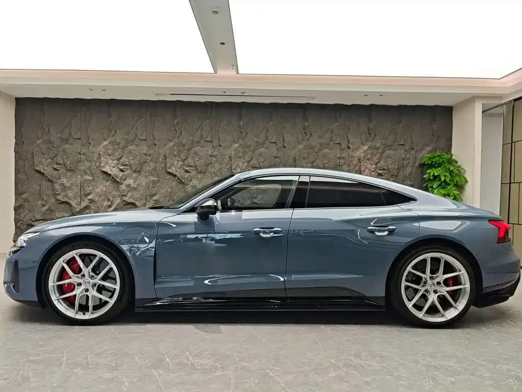 Audi RS e-tron GT — фото 9